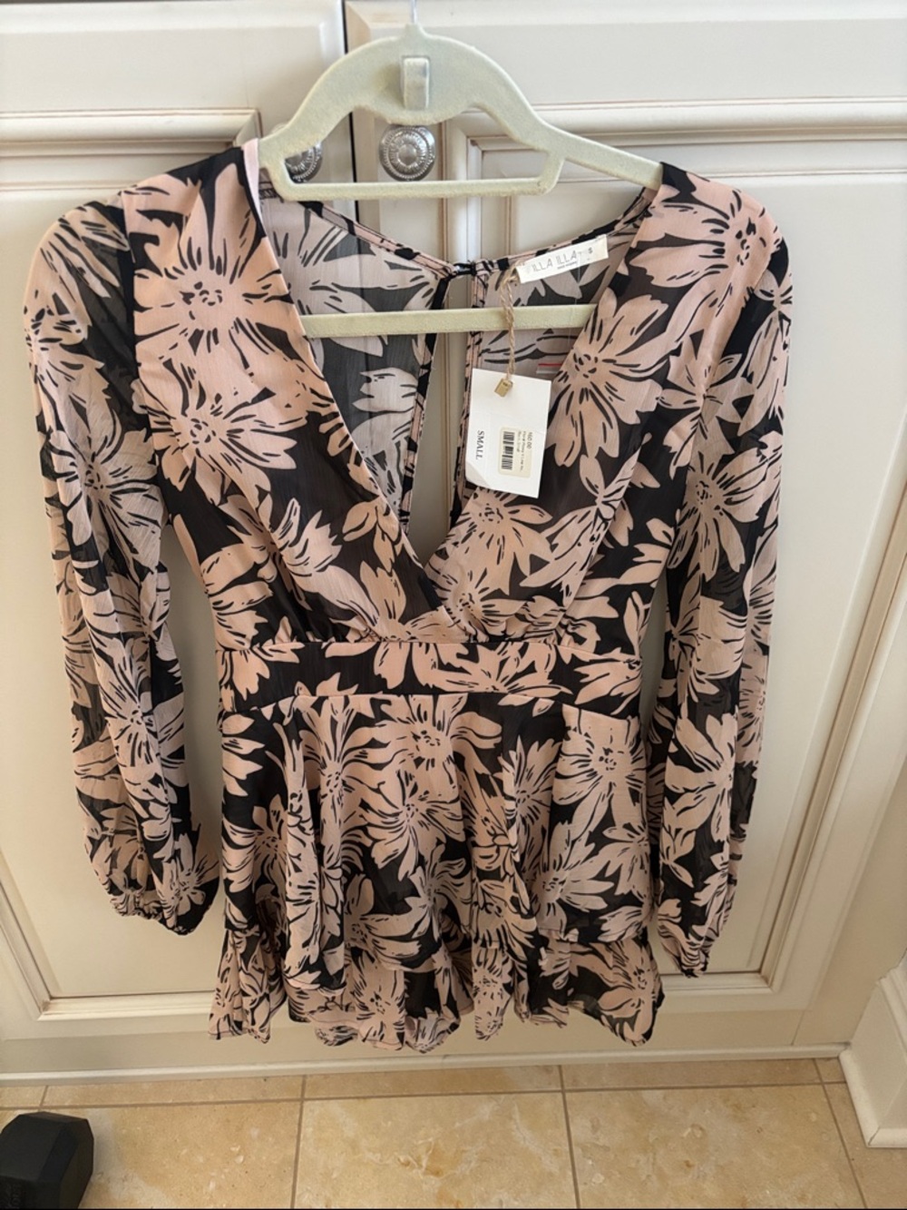 ILLA ILLA Black and Blush Floral V-Neck Romper